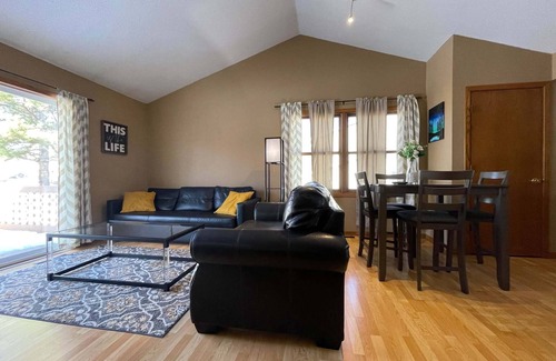 Oakdale Maison | The Perch, townhome with AC, in tranquil Coralville