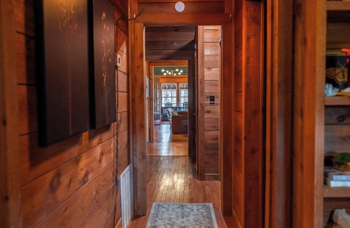 Monteagle Cabine | The perfect cabin for a large group!