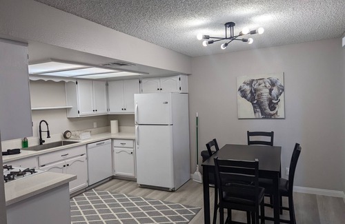 Spring Valley Copropriété | The Perfect Las Vegas Condo! Eight Minutes from the Strip and Allegiant Stadium!