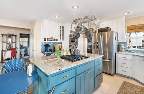 Allyn Maison | Waterfront house in beautiful Grapeview with WiFi, AC