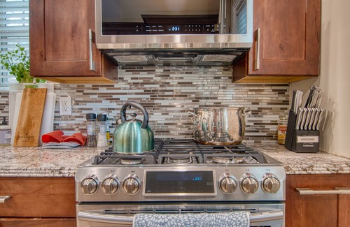 Prospect-Lefferts Gardens Historic District Maison | The Perfect Place To Stay: King Beds, Outdoor Space, Driveway Parking, Spacious