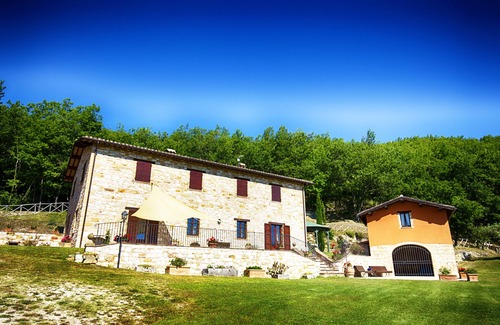 Serrapetrona Villa | The perfect vacation for families and friends, in a place that will remain in your heart.