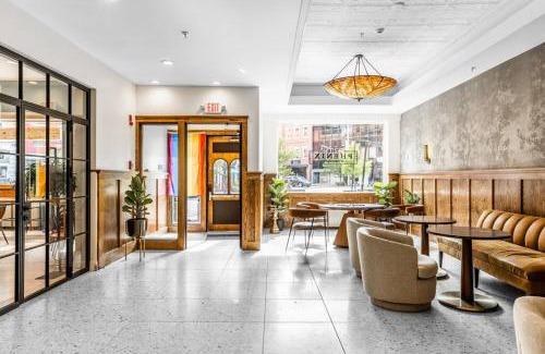 Bangor Appartement | The Phenix, Historic Bldg, King Bed, Room # 305