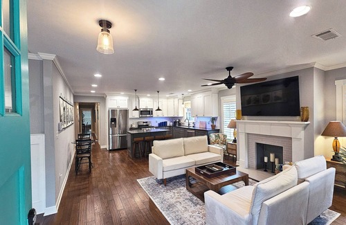 East Side Maison | The Piña Colada; Cozy & Spacious, 3BR/3Full Bath Home in Grant Park/Atlanta!