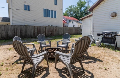 Irving Maison | The Pietroman: Cottage in Sunset Bay with Fire Pit