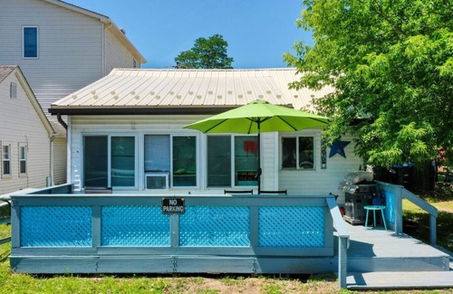 Irving Maison | The Pietroman: Cottage in Sunset Bay with Fire Pit
