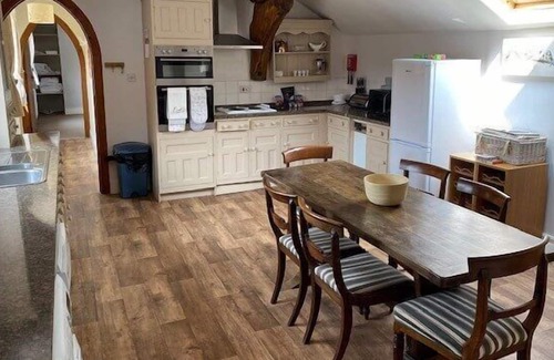 Colchester Maison | The Piggery - an idyllic five-star retreat with hot tub in beautiful Essex countryside