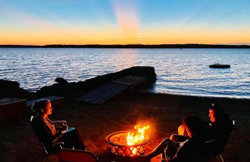 Standish Maison | The Pilot & Plover Lakeside Retreat