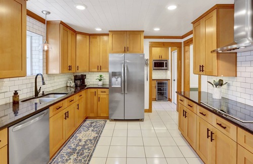 Evans Maison | THE PINE CONE-Hot Tub | Game Room | Huge Backyard