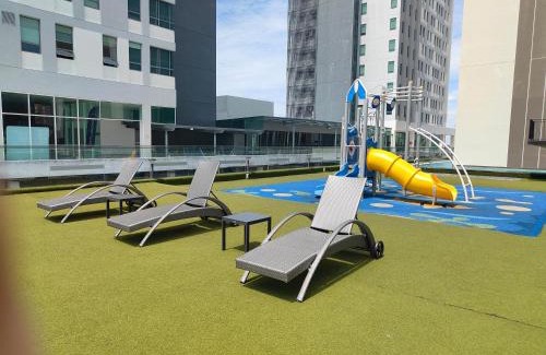 Tanjong Bidara Appartement | The Pine Hotel Family Suite Near Jonker