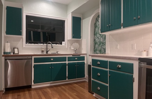 Old Northwood Maison | The Pineapple Villa :Chic 4BD Tropical Paradise near the Beaches