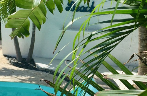 Old Northwood Maison | The Pineapple Villa :Chic 4BD Tropical Paradise near the Beaches