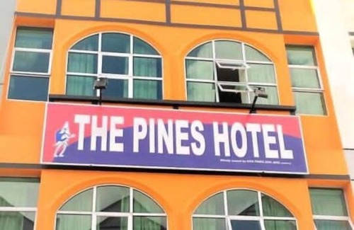 Kampung Raja Hôtel | The Pines Hotel
