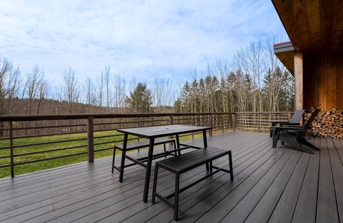 Chatham Cabine | The Pinetop Cabin | Modern ∙ Surrounded by Trees ∙ Sustainably-built