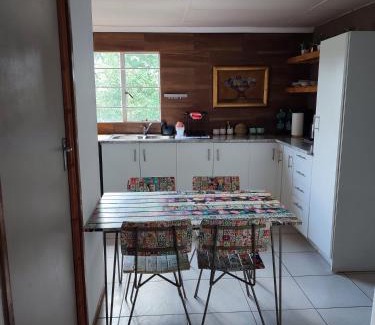 Magaliesberg Appartement | The Pink Chair