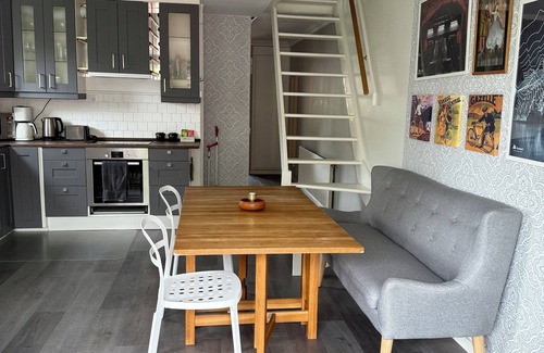 Akalla Maison | Le Cottage rose à Stockholm