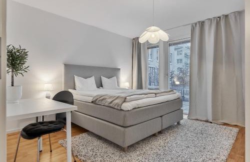 Solna Appartement | The Pink Patio - Cozy Modern Private Apartment