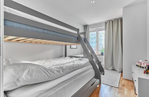 Solna Appartement | The Pink Patio - Cozy Modern Private Apartment