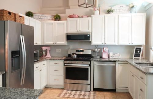 Jefferson Park Maison | The Pink Retreat ATL