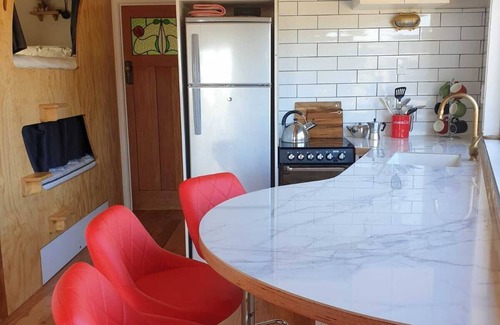 Pauanui Maison | The Pirate's Rest, a tiny home by the beach.