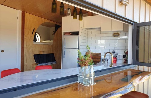 Pauanui Maison | The Pirate's Rest, a tiny home by the beach.