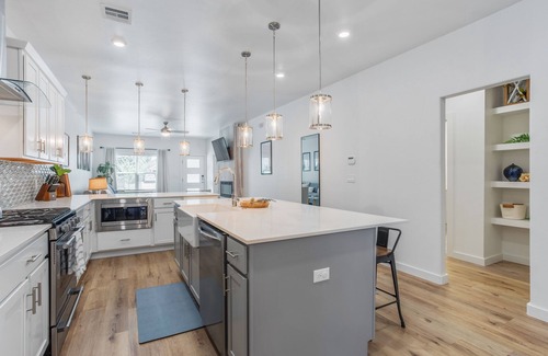 Central Oklahoma City Maison | ★The Plaza Retreat★ Outdoor Fire Pit, Fast Wi-Fi, Close To Everything