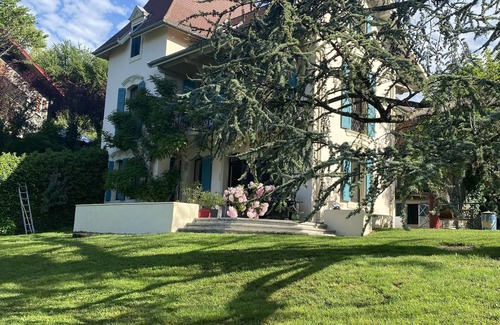 Talloires-Montmin Villa | Maison familiale de luxe 'de charme' dans la station balnéaire de Talloires, lac d'Annecy