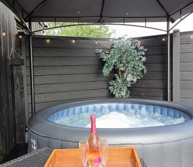 Bawnboy Appartement | The POD Unique & Stylish Luxury Accommodation With Hot Tub