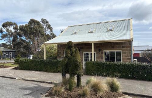 Oatlands Maison | The Podium Accommodation - Oatlands, Tasmania