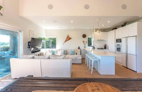 Onetangi Maison | The Point - Stay Waiheke