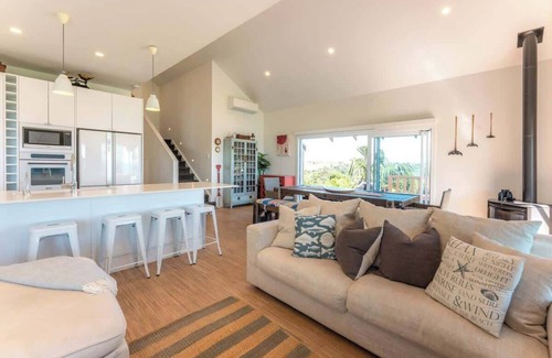 Onetangi Maison | The Point - Stay Waiheke