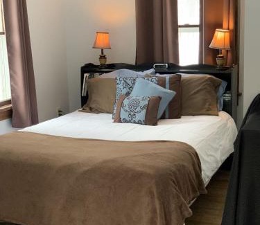 Austinburg Maison | The Pond Cottage at Rustic River