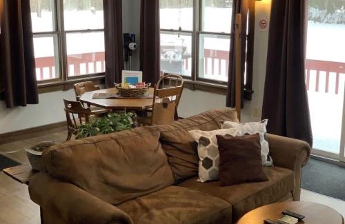 Austinburg Maison | The Pond Cottage at Rustic River