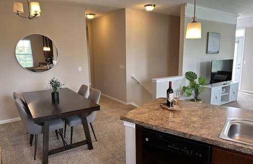 Westerville Appartement | The Pondview Perch | Fast WiFi | Washer/Dryer!