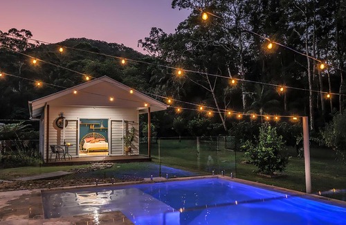 Valdora Maison | The Poolhaus Retreat - Peaceful Private Studio