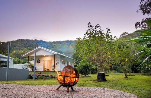 Valdora Maison | The Poolhaus Retreat - Peaceful Private Studio