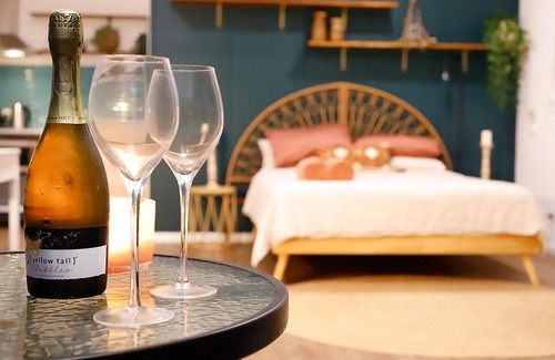 Valdora Maison | The Poolhaus Retreat - Peaceful Private Studio