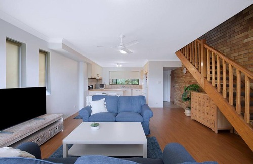 Auchenflower Appartement | The Poolside Perch - A Breezy Balcony Gem