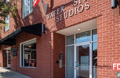 North Downtown Appartement | The Poseidon - Studio apartment attached to Downtown Mall