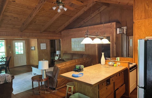 Oakland Cabine | The Presidential Suite, Enid Lake, Ole Miss, Crappie Fishing, ATV, Hunting
