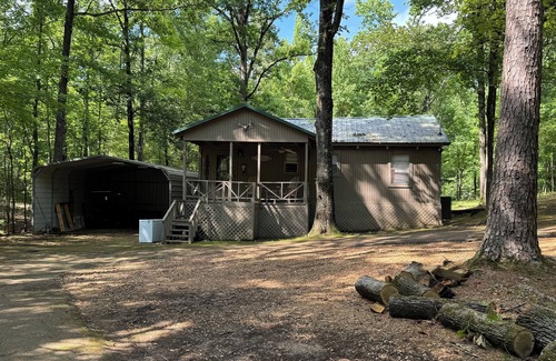 Oakland Cabine | The Presidential Suite, Enid Lake, Ole Miss, Crappie Fishing, ATV, Hunting