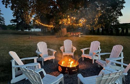 Rossmore Maison | The Prince Edward County Church, A Unique Escape