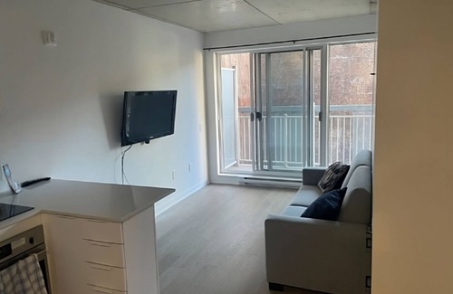 Quartier des Spectacles Appartement | Studio for rent in Montreal’s Quartier des Spectacles, close to the metro.