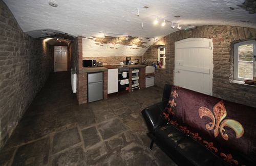 Pill Appartement | The Priory Cellars Abbots Leigh