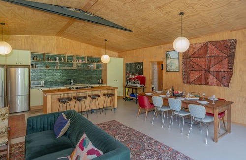 Kuaotunu Maison | The Pumpkin Shed – Kuaotunu Holiday Home