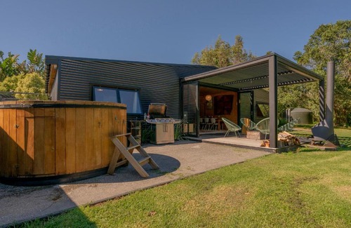 Kuaotunu Maison | The Pumpkin Shed - Kuaotunu Holiday Home