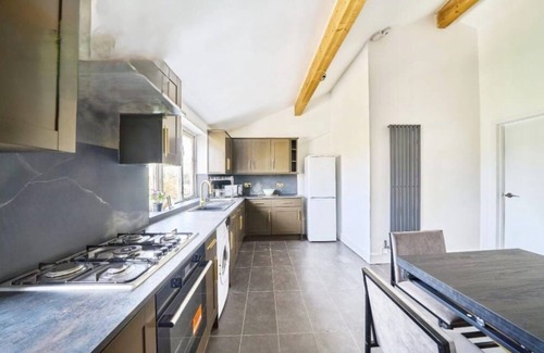 Evelyn Maison | The Quayside Retreat