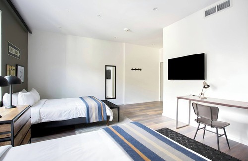 Queen Village Hôtel | Sonder The Queen