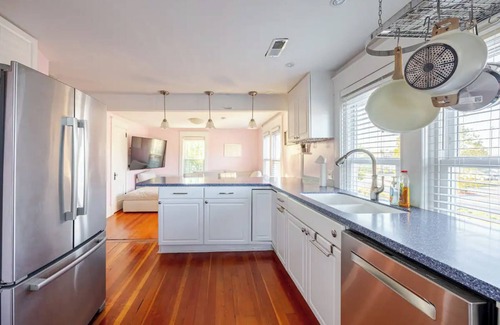 Winchester Appartement | The Queen of Winchester Three Bedroom with Upper Level Deck