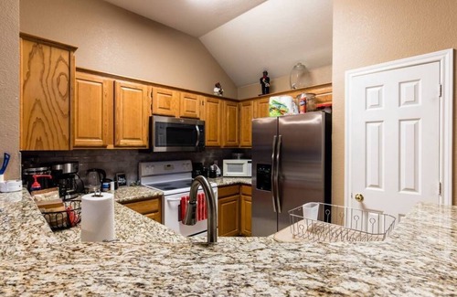 Denton Maison | The Silent Getaway Near I-35 / UNT / TWU !!